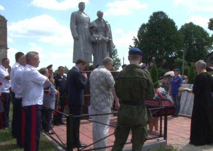 Михайловское: Поля, где захоронены советские солдаты, отдают под карьеры